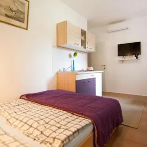  Apartment Centar 2 Private With Ensuite And Kitchenette Croatia